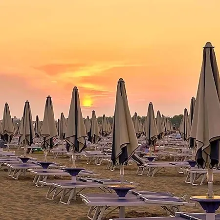 Modern Flat With Terrace In Lignano فندق لينانو سابيادورو