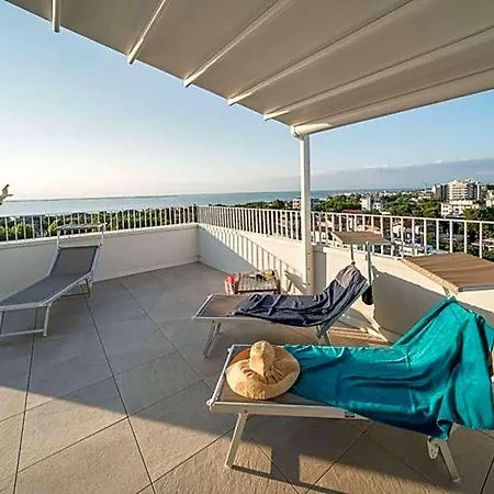فندق Modern Flat With Terrace In Lignano لينانو سابيادورو
