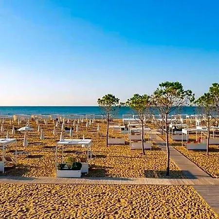 Modern Flat With Terrace In Lignano 호텔