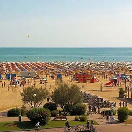 호텔 Modern Flat With Terrace In Lignano